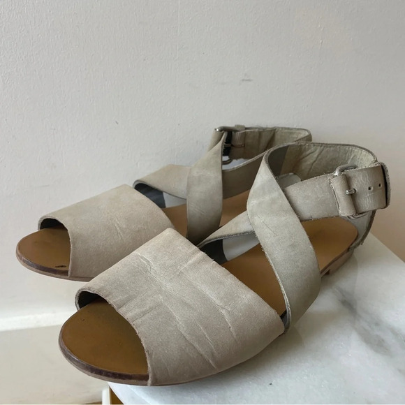 Deena‎ & Ozzy UO leather crisscross  taupe sandals - Picture 5 of 6